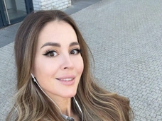 Анна Бузова продемонстрировала тонкие ноги и худое лицо: «Завидую стройным красоткам, которые могут есть все»