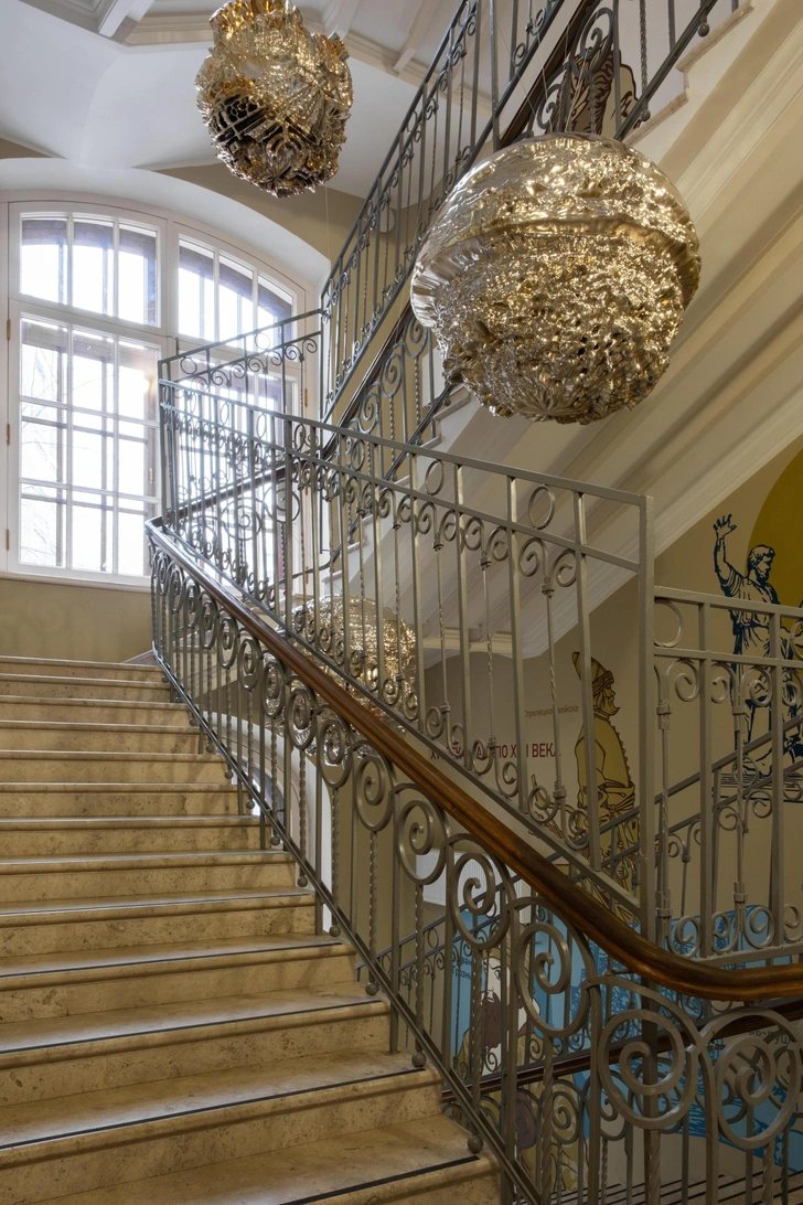 Выставка &laquo;Он в воздух бросает, и ловит он сразу&raquo;: современное искусство в московской школе