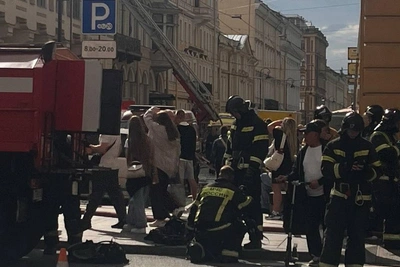 Пожар в Театре Комиссаржевской: перекрыто движение и фото