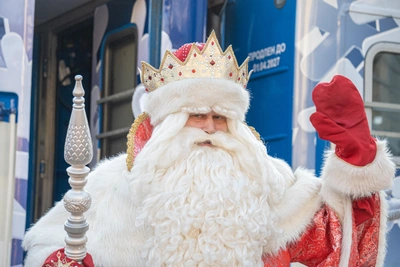 Сколько стоит вызов Деда Мороза и Снегурочки в Приморье