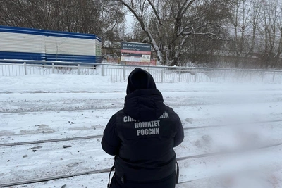 В Новосибирске женщина погибла, перебегая пути перед электричкой