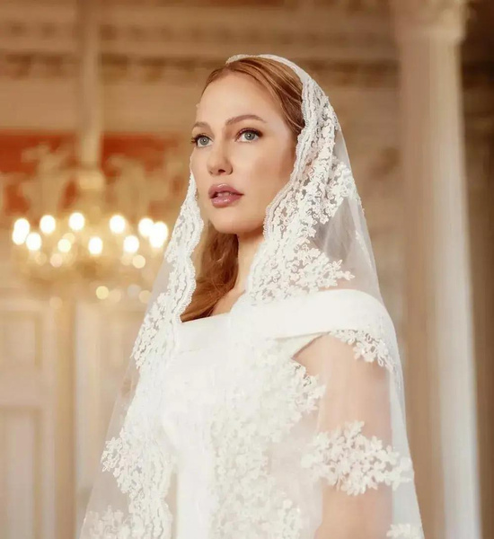 Великолепная Хюррем: Мерьем Узерли опубликовала фотографии в роскошном свадебном платье и кружевной фате