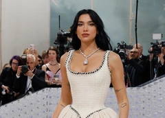 Перепутали Met Gala с загсом: Николь Кидман, Дуа Липа и Ирина Шейк в свадебных платьях на красной дорожке