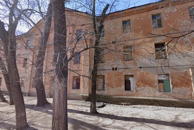 Аварийное общежитие в Волгограде выставили на продажу