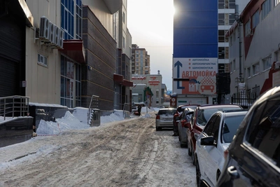 Тюменец предложил решить проблему парковки у суда, но мэрия отказала