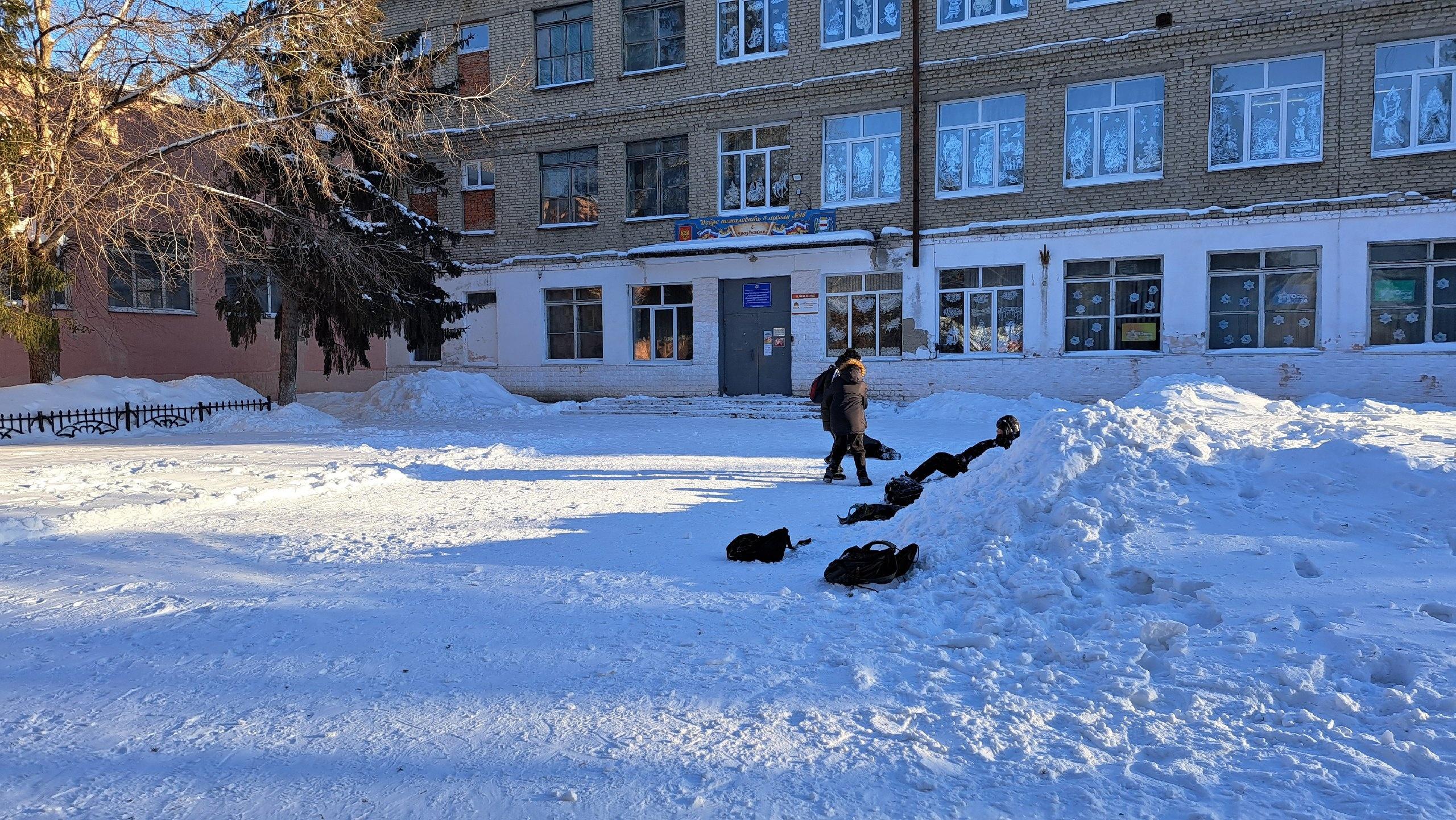 Почему учителя омской школы просят уволить директора? - 19 января 2024 -  НГС55.ру