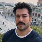 <p>Бурак Озчивит</p>