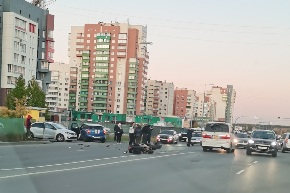 Тополиная аллея Челябинск. 3 Ноября 2015 года авария Тополиная аллея. Фото Тополиная 9 70 октября пересечение.