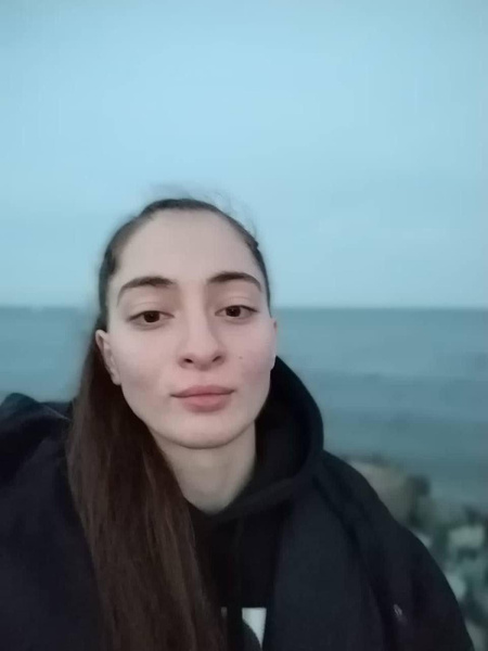 Проиграла бой впервые в жизни и ушла вдоль берега моря: странная пропажа 22-летней Анны Цорматовой в Каспийске