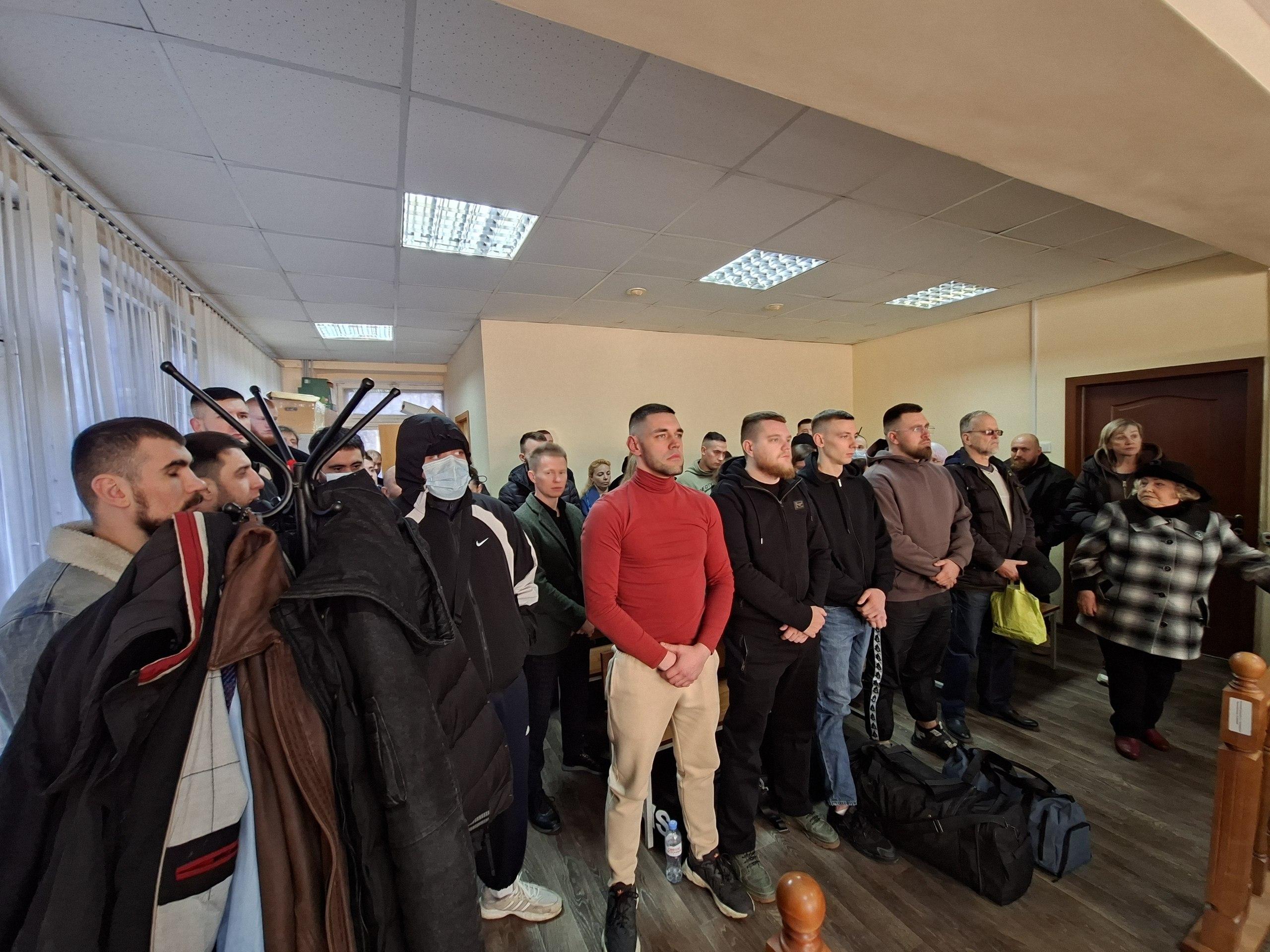 В Екатеринбурге вынесли приговор бандитам, которые изнасиловали мебельщика табуреткой