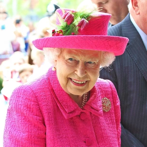 Королева посадила дерево в Кембридже (не обошлось без конфуза)