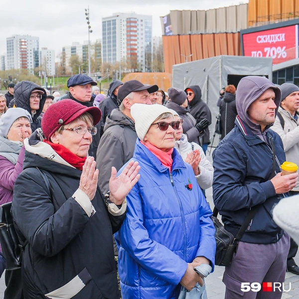 Пермяки аплодируют и подпевают | Источник: Тимофей Калмаков / 59.RU