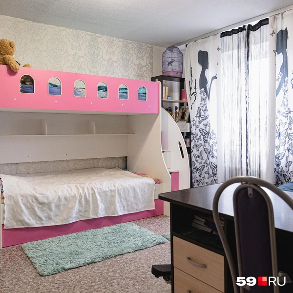 Одна из комнат девочек | Источник: Тимофей Калмаков / 59.RU