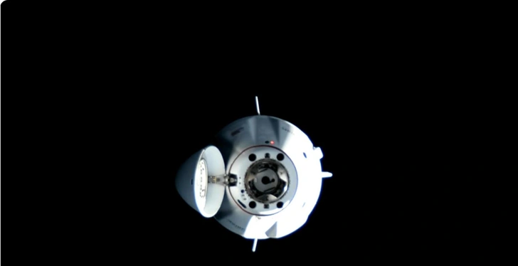 Космическая маршрутка: корабль Crew Dragon пристыковался к МКС в рамках коммерческого рейса | Источник: Axiom Space / YouTube