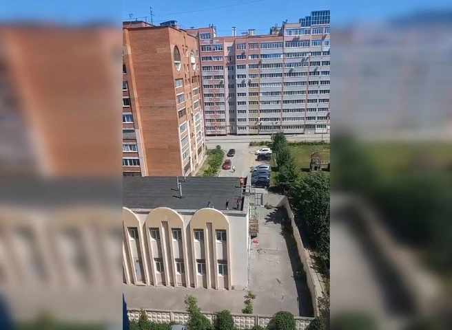 В Канищеве сняли на видео детей, бегающих по крыше здания | ya62.ru