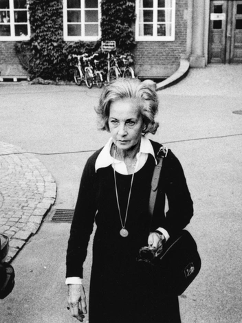 Лилиан Крейг после визита к королю Густаву VI Адольфу, август или сентябрь 1973