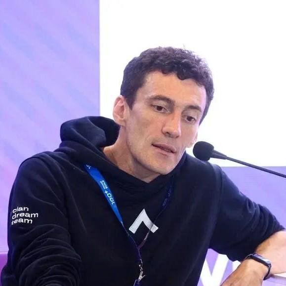 <p>Алексей Попов</p>