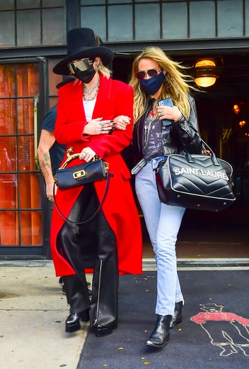 Майли и Тиш Сайрус в Нью-Йорке | marieclaire.ru