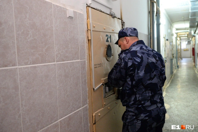 Дело работника изолятора находится на контроле прокуратуры | Источник: Артём Устюжанин / E1.RU