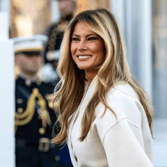 Портрет мужа из Lego и съедобная копия Белого дома: Мелания Трамп показала, как украсила резиденцию президента к Рождеству