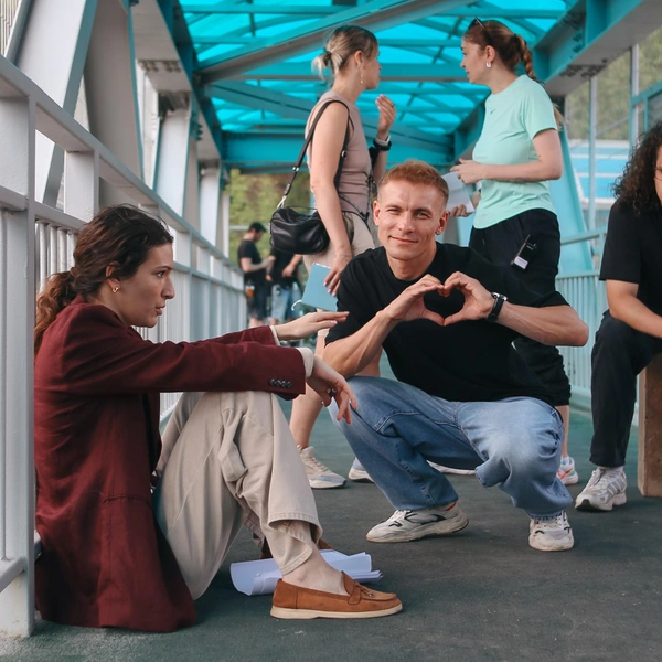 Всем будущим зрителям — середечко от Павла Юдина | Источник: предоставленно пресс-службой «Студии РоЕл»