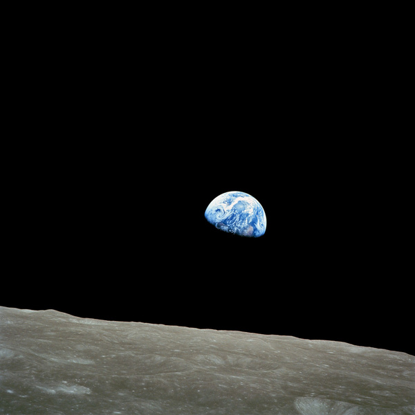 54 года назад человек впервые смог полюбоваться на Землю с лунной орбиты