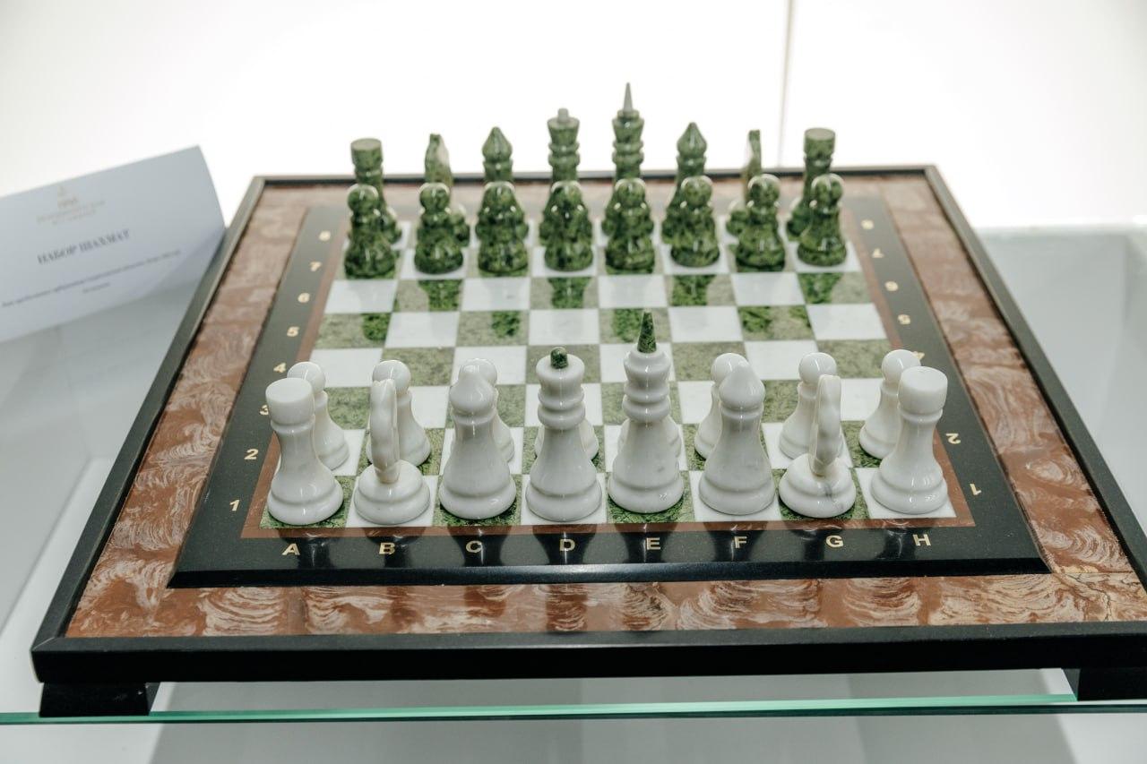 Шахматы из коллекции губернатора Свердловской области проданы за 20 млн рублей
