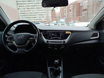 Hyundai Solaris&nbsp;— один из самых популярных бюджетных автомобилей в России | Источник: Drom.ru