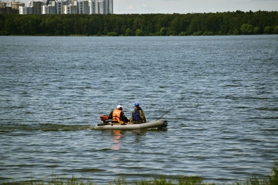 Трое рыбаков пропали в Свердловской области