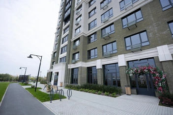 Из окон квартир открывается вид на воду и восхитительные закаты | Источник: Евгений Шаров