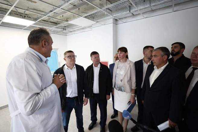 Губернатор подчеркнул, что теперь важно укомплектовать больницу врачами | Источник: Наиль Фаттахов / пресс-служба правительства Челябинской области 