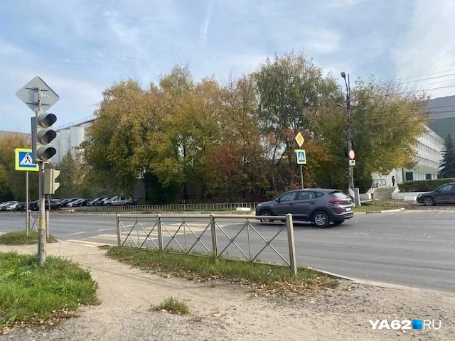 Утром и вечером здесь постоянно собирается пробка | Источник: читатель YA62.RU
