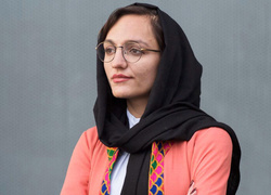 Под угрозой смерти и тюрьмы: история борьбы самой молодой женщины-мэра в Афганистане