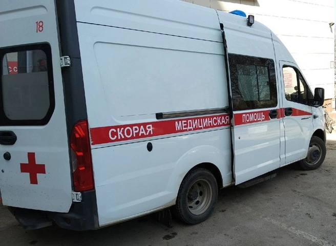 На улице Рязанской столкнулись легковушка и мотоцикл, есть пострадавший | ya62.ru
