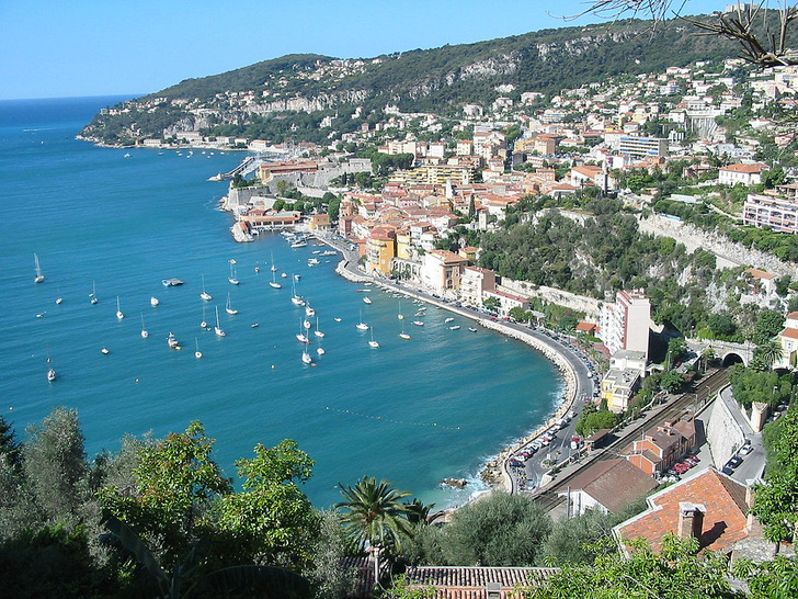 Как живет тайная любовь князя Монако: фото роскошной виллы и ее окрестностей