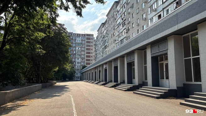 В этом доме находился первый магазин Сергея Галицкого | Источник: Никита Зырянов / 93.RU