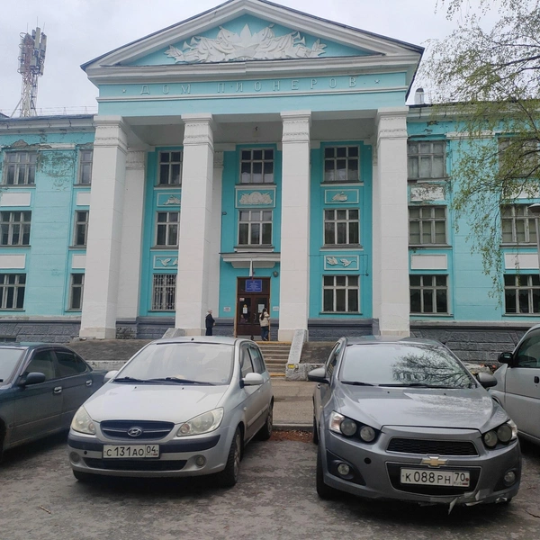 В Доме пионеров сейчас находится Детская школа искусств | Источник: Нина Раневская / NGS.RU