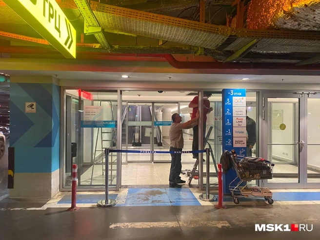 СМИ сообщили об обрушении потолка в крупном ТЦ в Москве | Источник: Виктория Семочкина / MSK1.RU