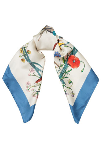 Шелковый платок с голубым кантом Disney x GucciЦена: 34 700 руб.
Где купить: aizel.ru