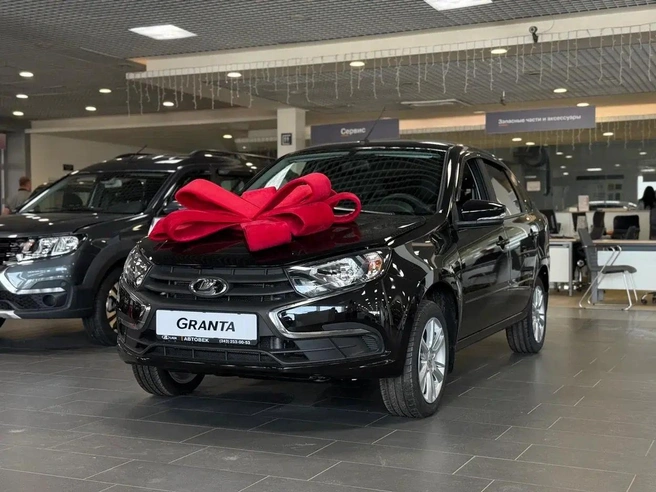 На LADA Granta нужно работать чуть больше полутора лет, откладывая всю зарплату | Источник: «Автовек LADA»