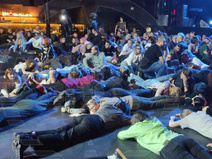 300 человек, лежащих лицом в пол: видео операции ОМОНа на концерте Zero People в Санкт-Петербурге