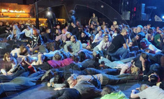 300 человек, лежащих лицом в пол: видео операции ОМОНа на концерте Zero People в Санкт-Петербурге