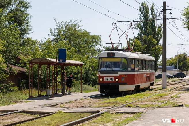 Остановка вносит легкий диссонанс в замедленный ход времени в этом месте | Источник: Алексей Волхонский / V1.RU