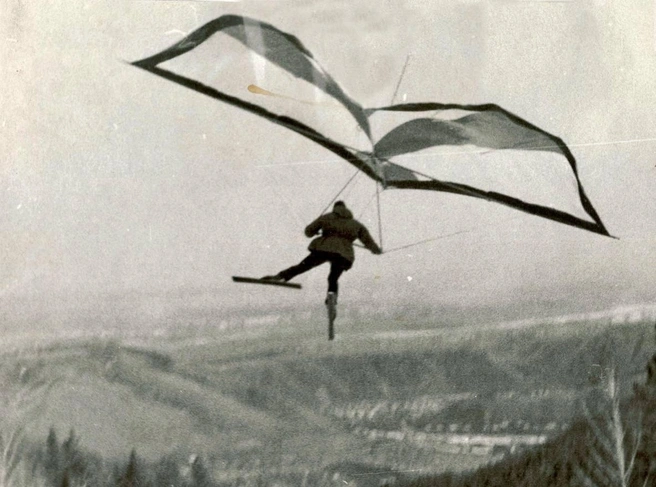 В начале 70-х в Красноярске случился первый полет на дельтаплане | Источник: «Красноярск Исторический» / Telegram