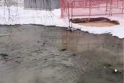 В Казани остановку затопило кипятком: «Это конкретный кипяток»