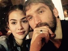 В Сети обсуждают шикарный презент Владимира Путина Александру Овечкину