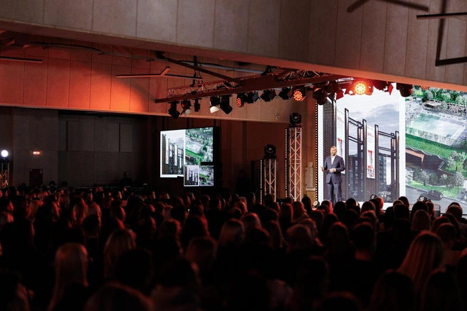 На презентацию пришли несколько сотен специалистов по недвижимости  | Источник: «Железно»