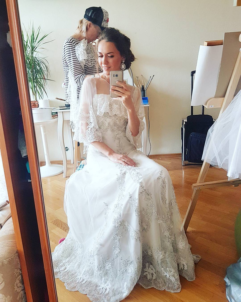 Мария Адоевцева примерила свадебное платье