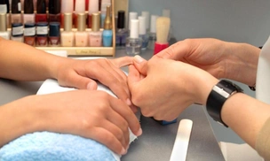 Обалдели даже врачи: 10-месячный малыш едва не погиб из-за наращенного ногтя