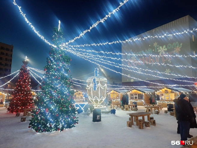 Мэрия Оренбурга закупила новые шары для новогодних елок | Источник: Анастасия Баринова / 56.RU